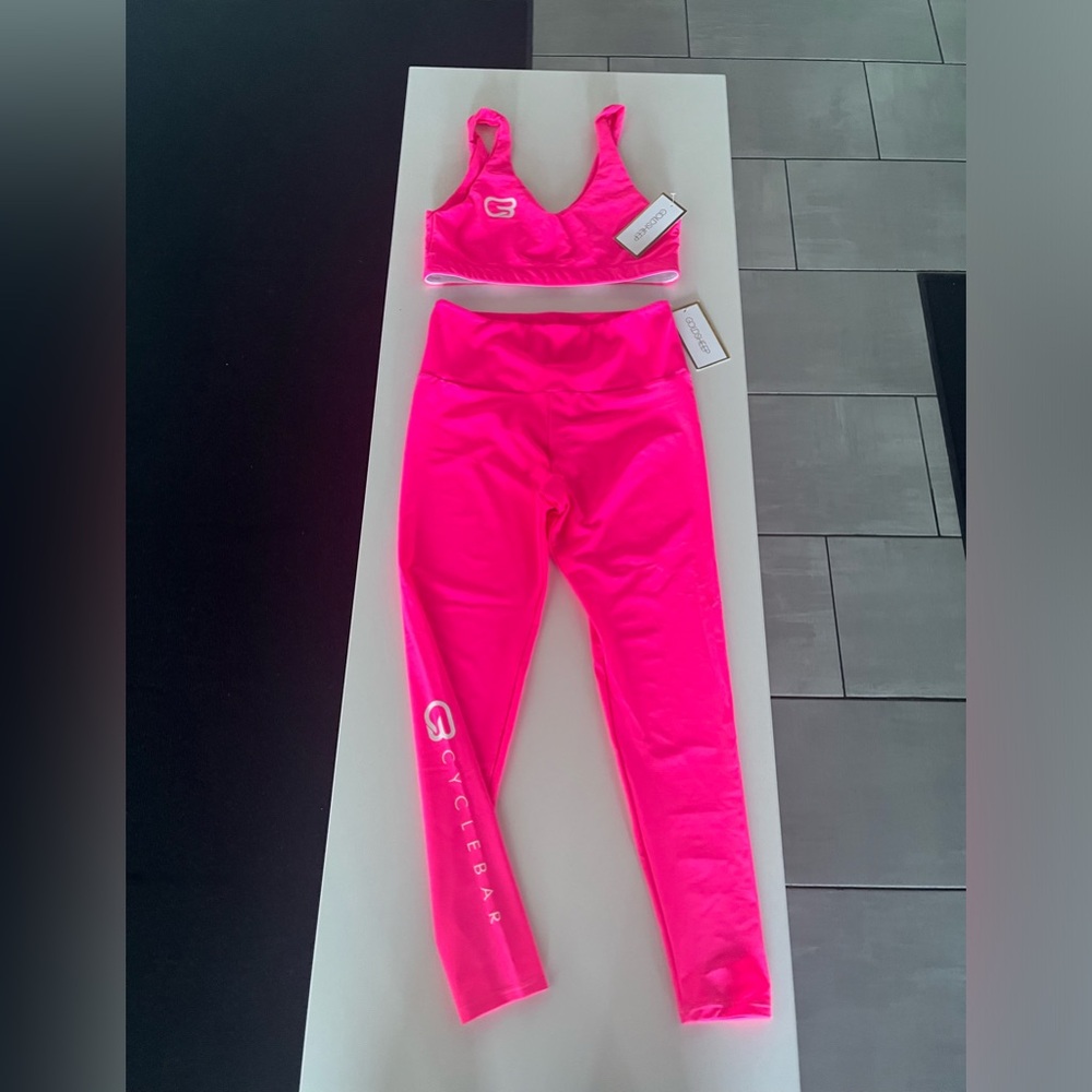 Neon pink Cyclebar workout set 💗
